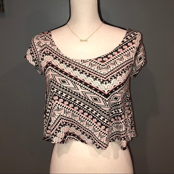 𝐓𝐑𝐈𝐁𝐀𝐋 𝐏𝐑𝐈𝐍𝐓 𝐂𝐑𝐎𝐏 𝐓𝐎𝐏 - Picture 2 of 4